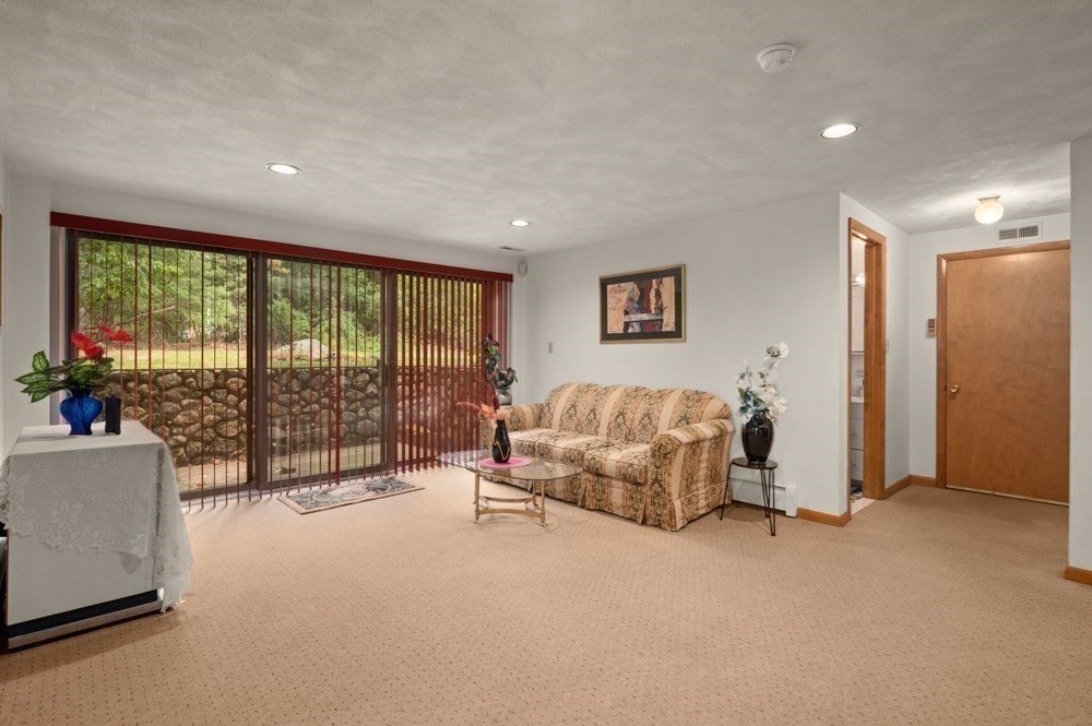 5 Lee Ave, Burlington, MA, 5 Lee Ave, Burlington, MA Photo #28