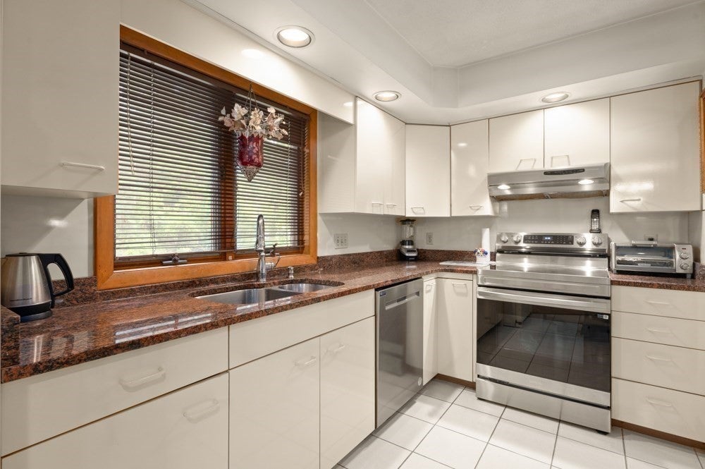 5 Lee Ave, Burlington, MA, 5 Lee Ave, Burlington, MA Photo #15