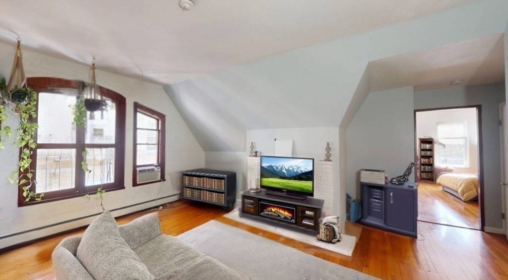 1575 Beacon St 3R