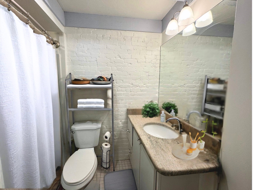1575 Beacon St 3R