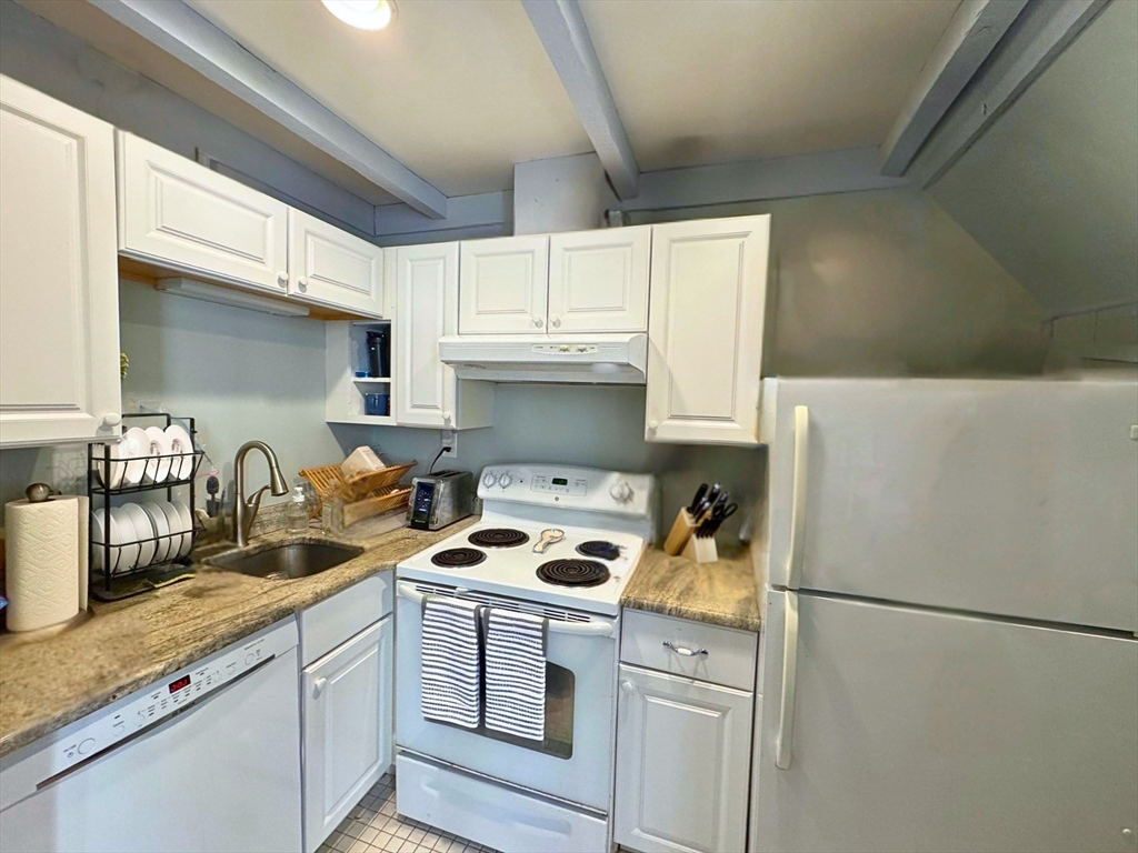 1575 Beacon St 3R
