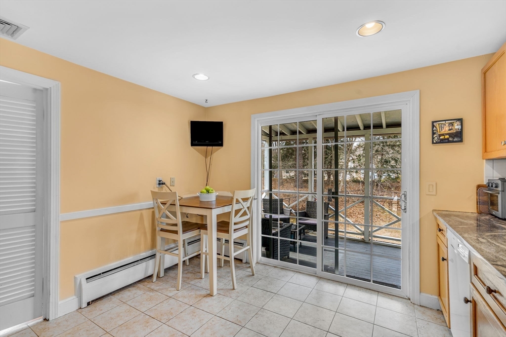 Medfield, Massachusetts 02052, United States, 4 Bedrooms Bedrooms, ,3 BathroomsBathrooms,Residential,Contingent,90706