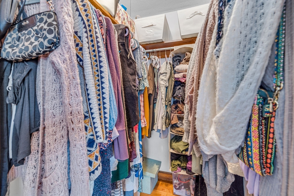 Medfield, Massachusetts 02052, United States, 4 Bedrooms Bedrooms, ,3 BathroomsBathrooms,Residential,Contingent,90706