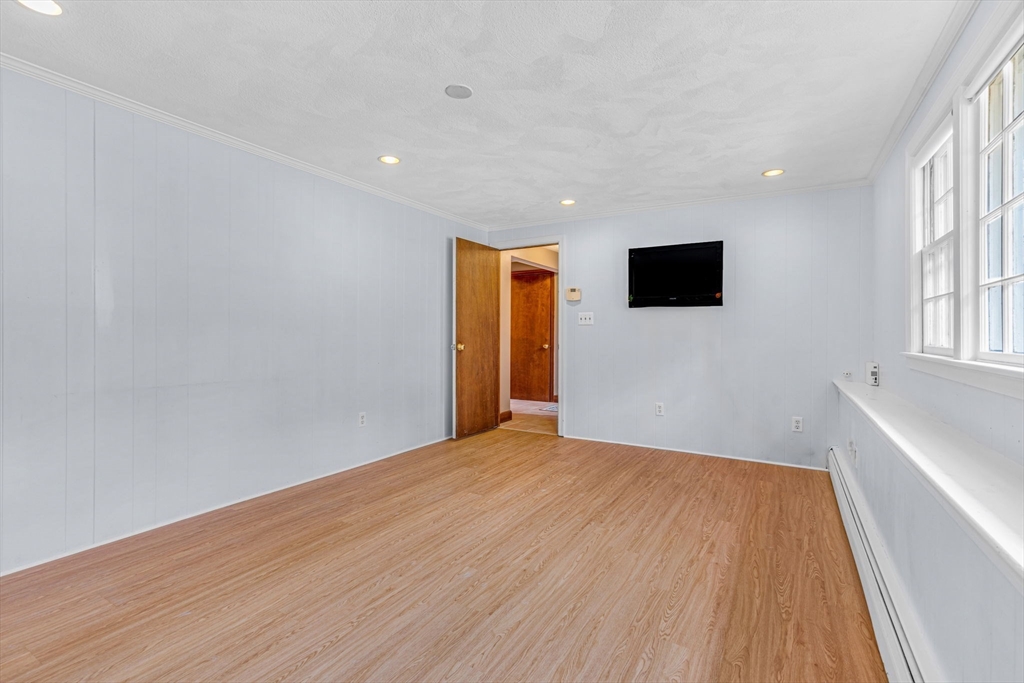 Medfield, Massachusetts 02052, United States, 4 Bedrooms Bedrooms, ,3 BathroomsBathrooms,Residential,Contingent,90706