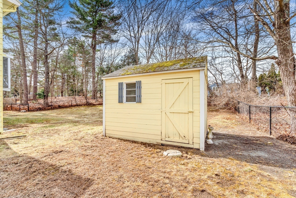 Medfield, Massachusetts 02052, United States, 4 Bedrooms Bedrooms, ,3 BathroomsBathrooms,Residential,Contingent,90706