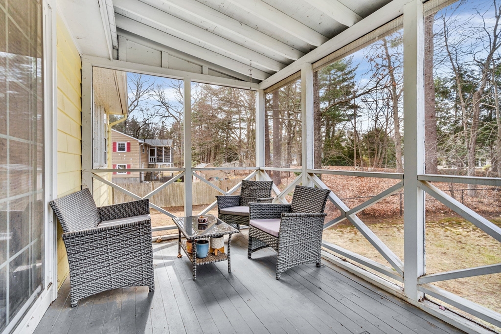 Medfield, Massachusetts 02052, United States, 4 Bedrooms Bedrooms, ,3 BathroomsBathrooms,Residential,Contingent,90706