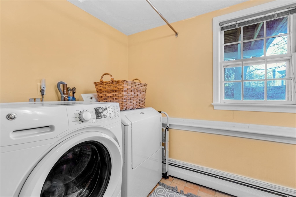 Medfield, Massachusetts 02052, United States, 4 Bedrooms Bedrooms, ,3 BathroomsBathrooms,Residential,Contingent,90706