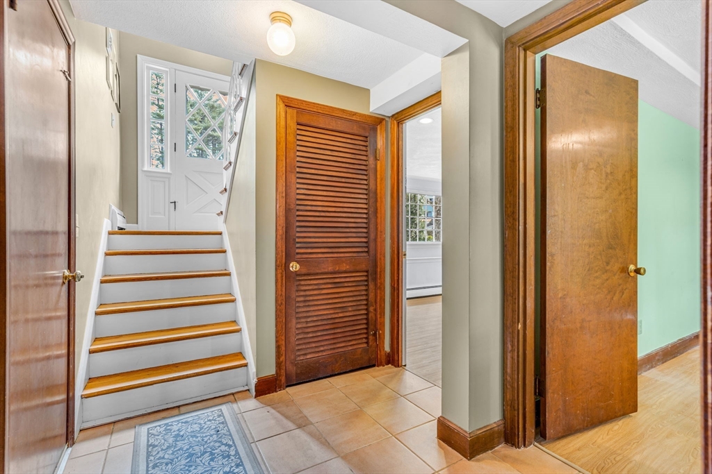 Medfield, Massachusetts 02052, United States, 4 Bedrooms Bedrooms, ,3 BathroomsBathrooms,Residential,Contingent,90706