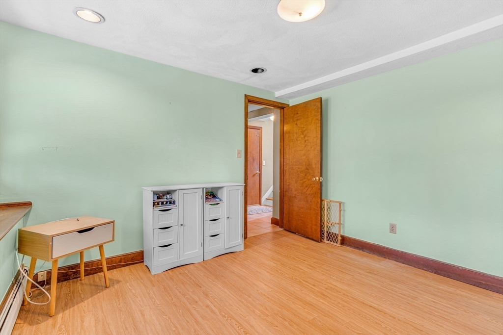 Medfield, Massachusetts 02052, United States, 4 Bedrooms Bedrooms, ,3 BathroomsBathrooms,Residential,Contingent,90706