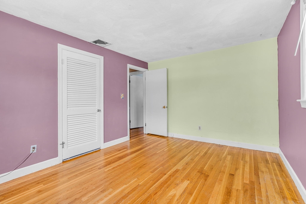 Medfield, Massachusetts 02052, United States, 4 Bedrooms Bedrooms, ,3 BathroomsBathrooms,Residential,Contingent,90706