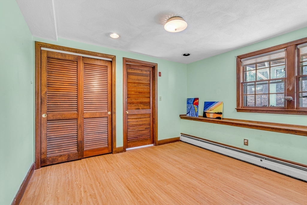 Medfield, Massachusetts 02052, United States, 4 Bedrooms Bedrooms, ,3 BathroomsBathrooms,Residential,Contingent,90706