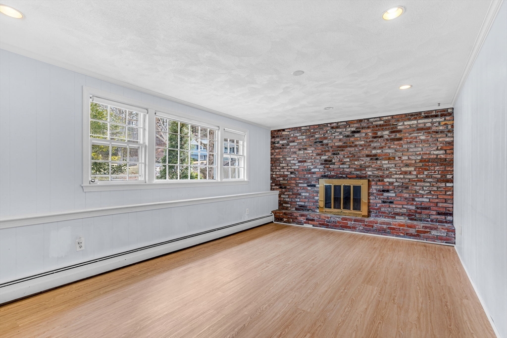 Medfield, Massachusetts 02052, United States, 4 Bedrooms Bedrooms, ,3 BathroomsBathrooms,Residential,Contingent,90706