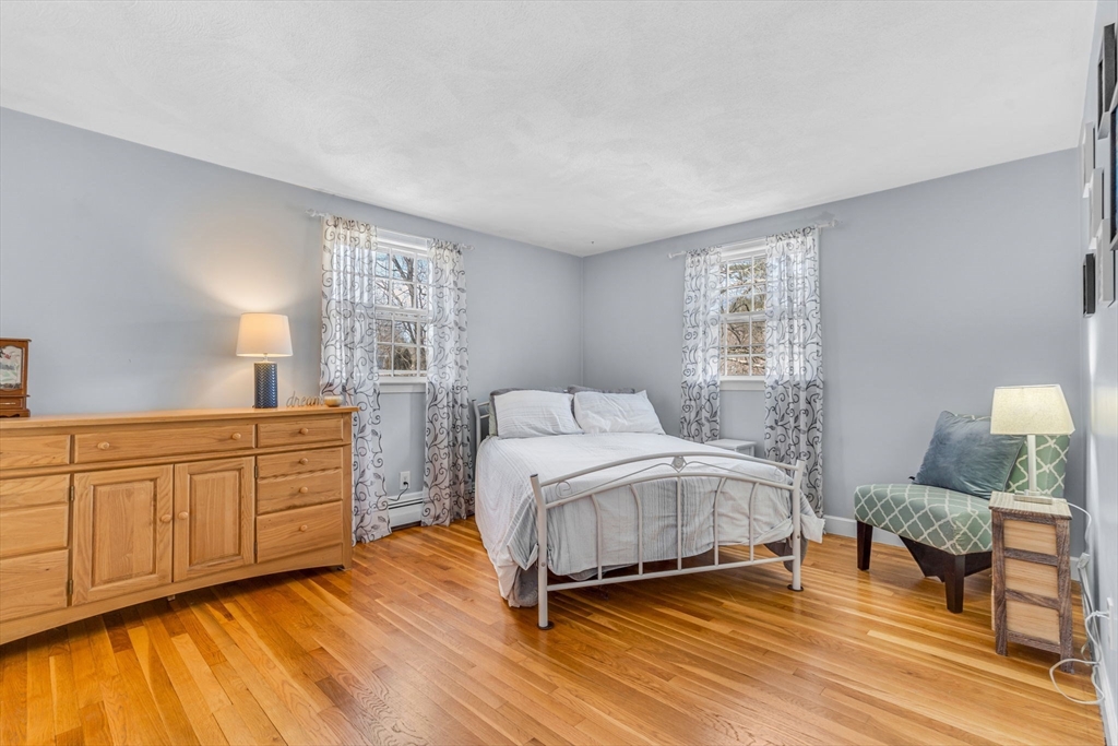 Medfield, Massachusetts 02052, United States, 4 Bedrooms Bedrooms, ,3 BathroomsBathrooms,Residential,Contingent,90706