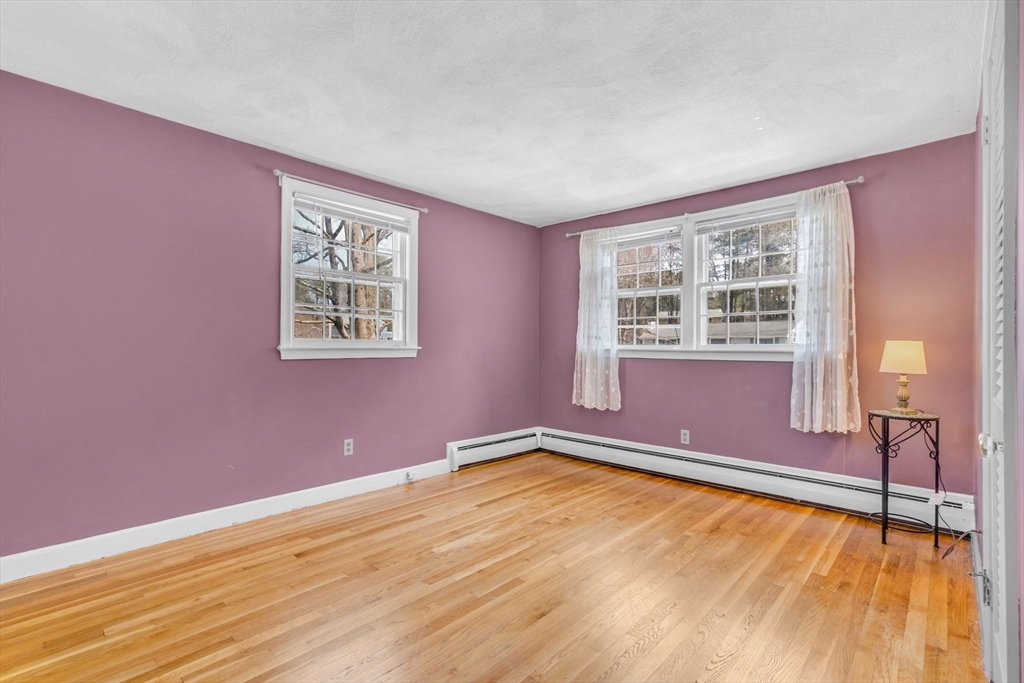 Medfield, Massachusetts 02052, United States, 4 Bedrooms Bedrooms, ,3 BathroomsBathrooms,Residential,Contingent,90706