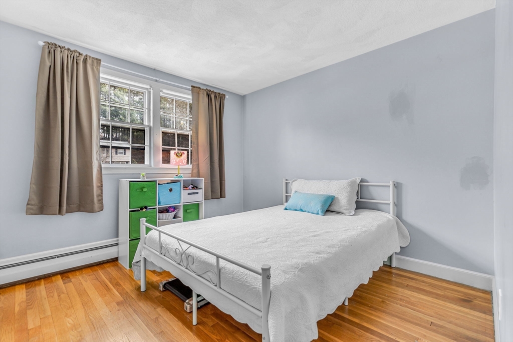 Medfield, Massachusetts 02052, United States, 4 Bedrooms Bedrooms, ,3 BathroomsBathrooms,Residential,Contingent,90706