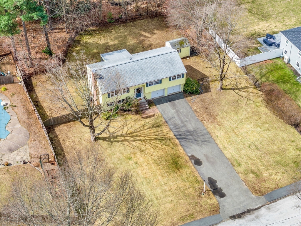 Medfield, Massachusetts 02052, United States, 4 Bedrooms Bedrooms, ,3 BathroomsBathrooms,Residential,Contingent,90706