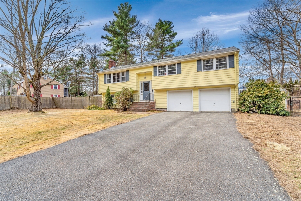 Medfield, Massachusetts 02052, United States, 4 Bedrooms Bedrooms, ,3 BathroomsBathrooms,Residential,Contingent,90706