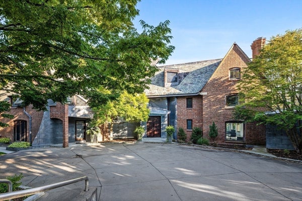 55 LEICESTER ST, BROOKLINE, MA 02445 - Image c3f596e798a2c2dffbda69685cd3df65/739004545