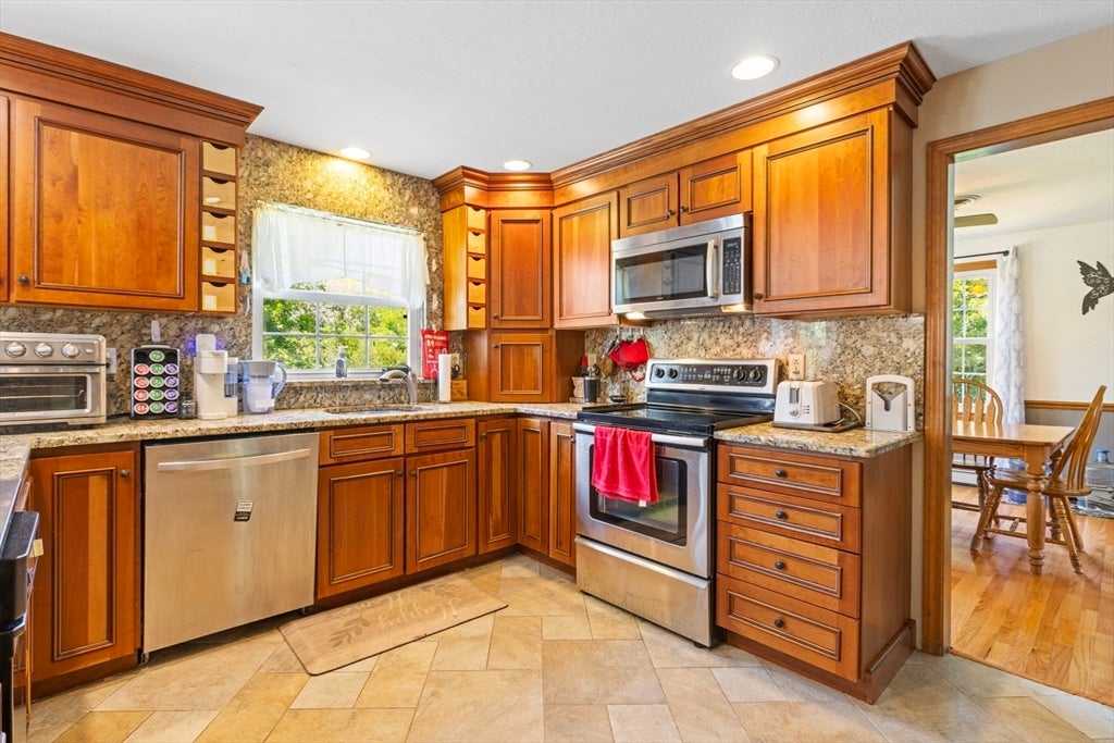 4 Jacob Way, Attleboro, MA Photo #8