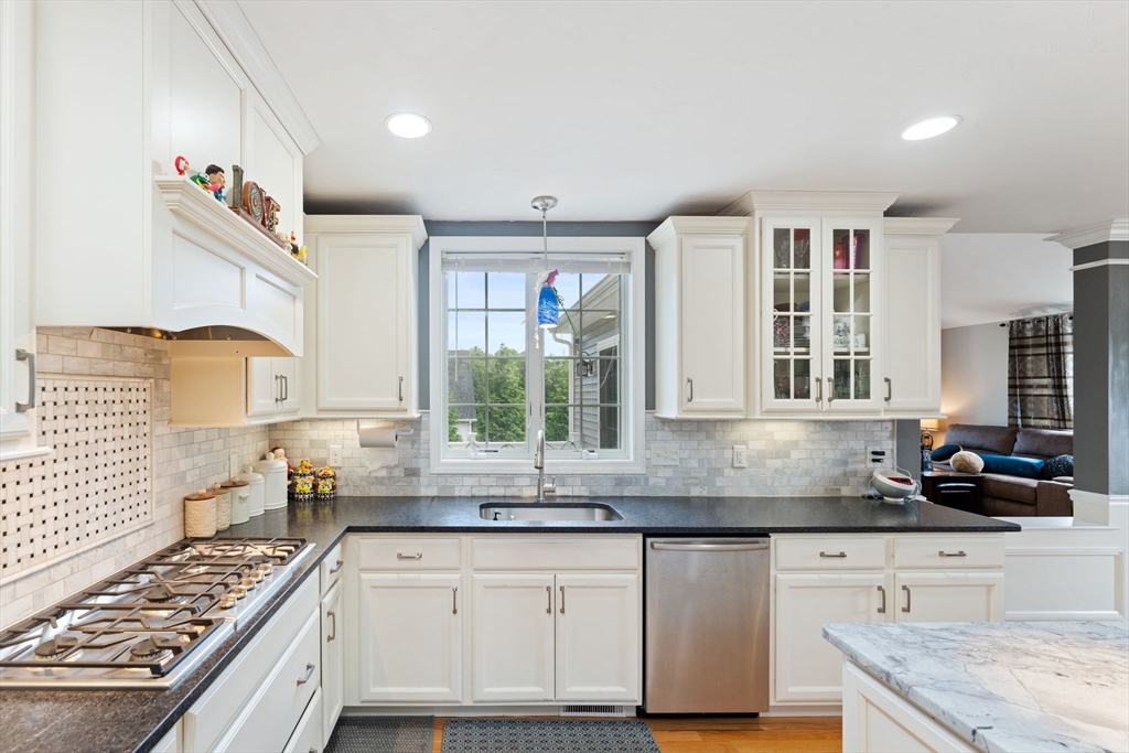 14 Longbrook Dr