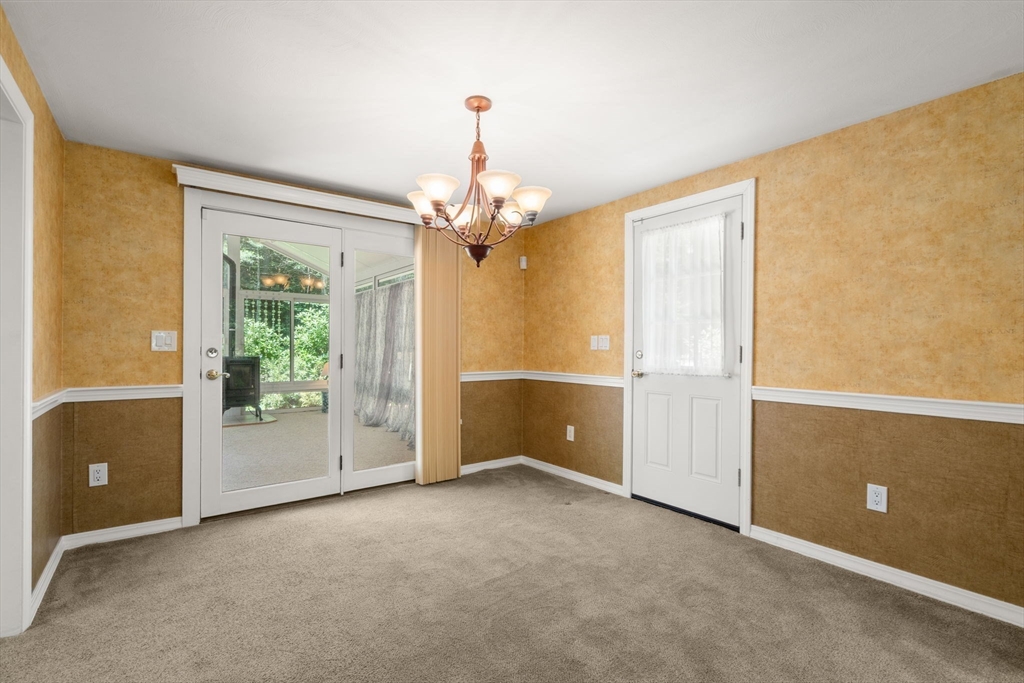 39 Whiting Rd