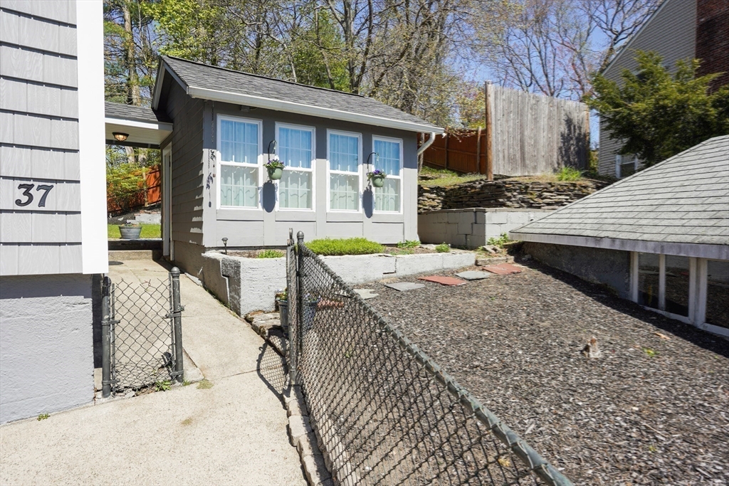 37 Violet Ave