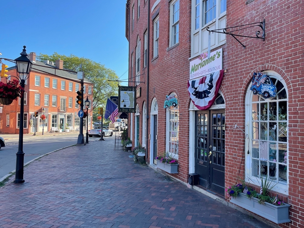 19 Market Sq