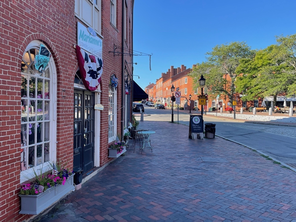 19 Market Sq