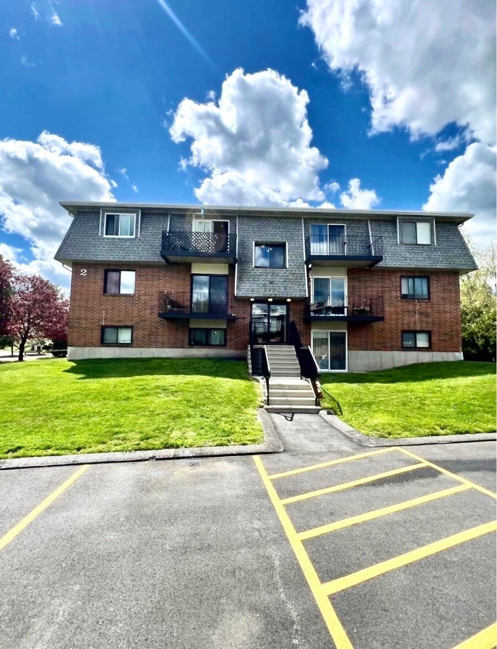 176 Maple Ave