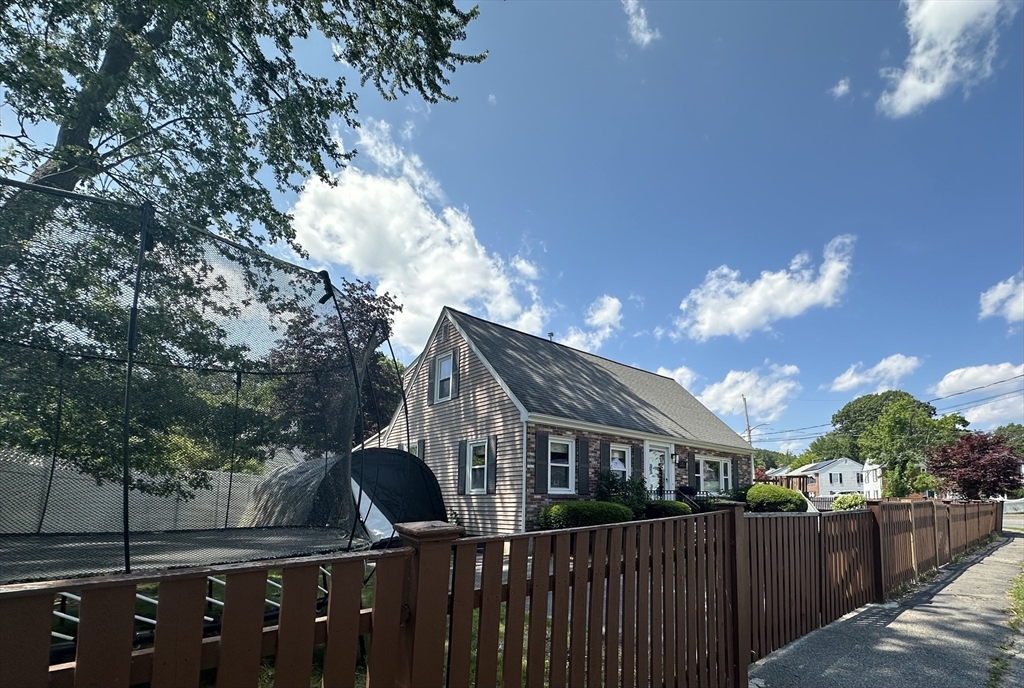 85 Westmoor Rd