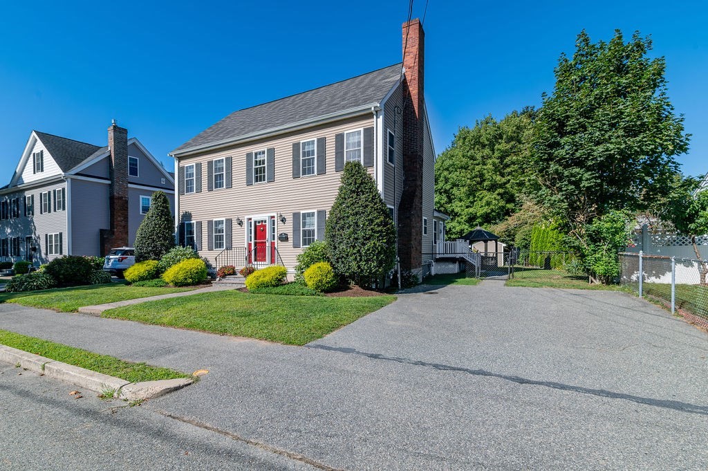 44 Livoli Ave