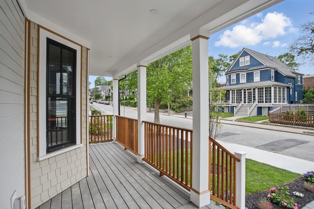 61 Lyndhurst St A
