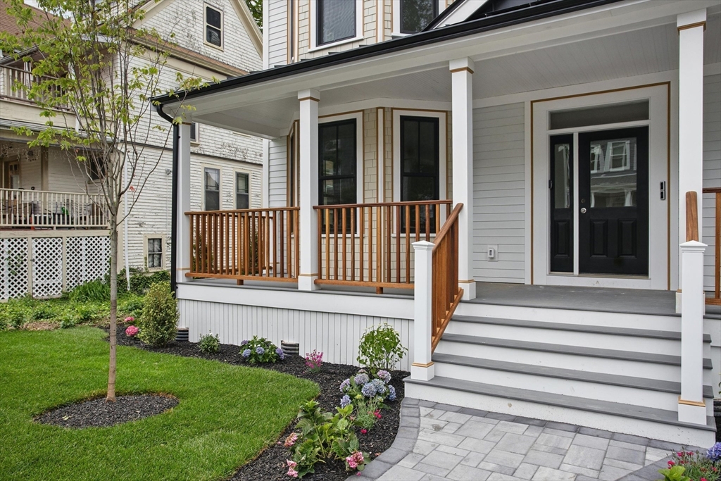 61 Lyndhurst St A