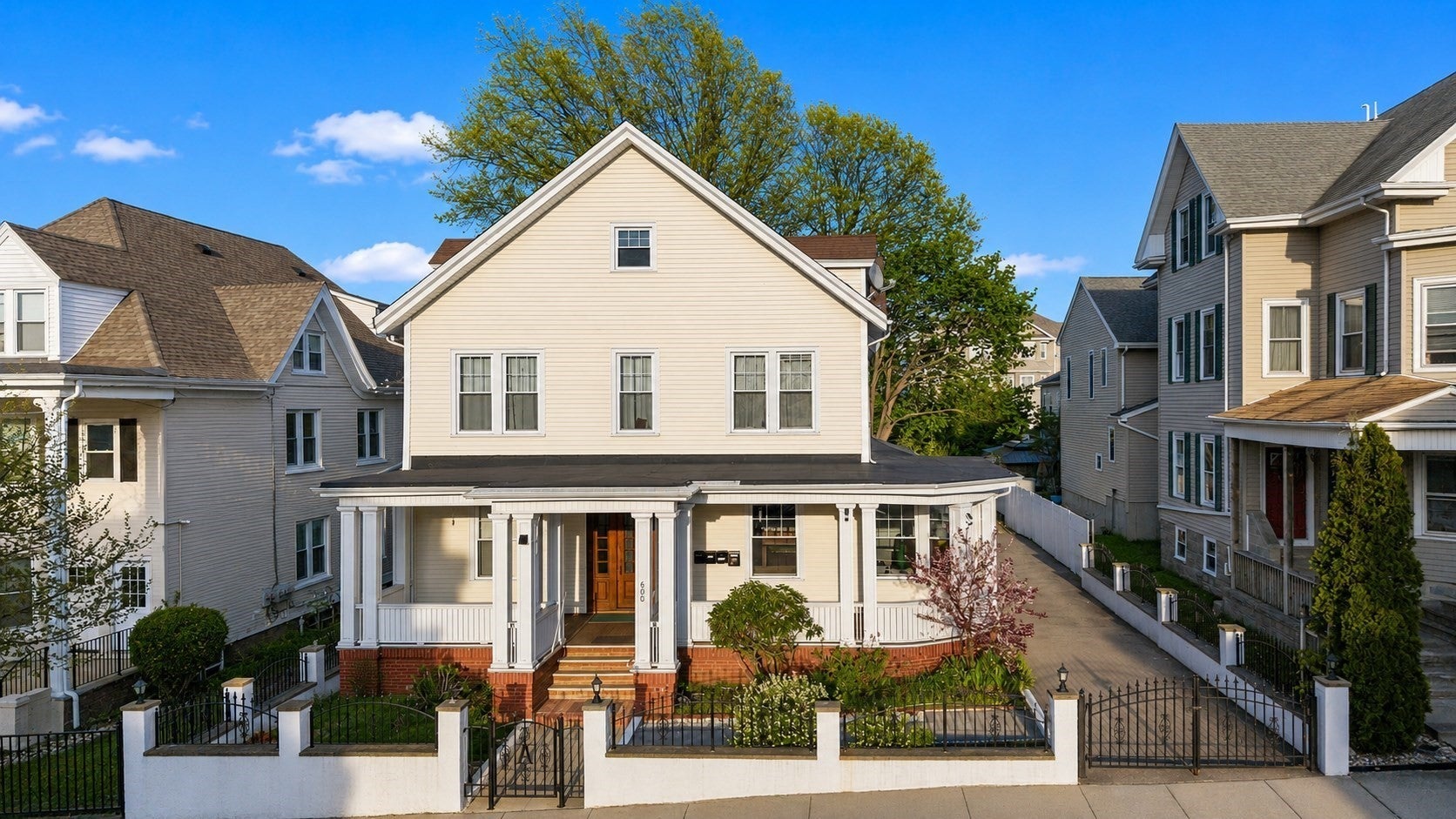 Photo of 600 Broadway, Fall River, MA
