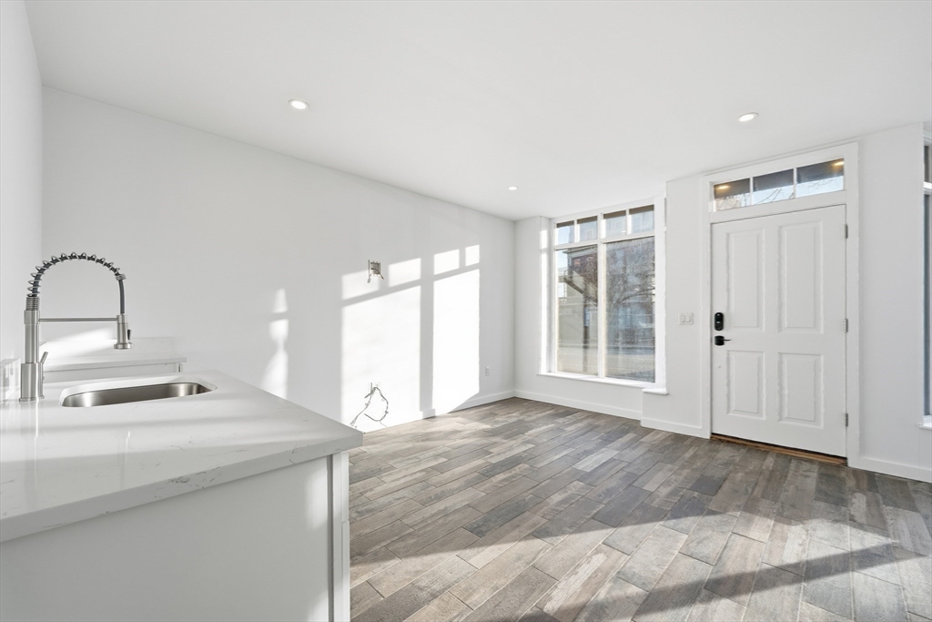 289 Central St, Lowell, MA Photo #20