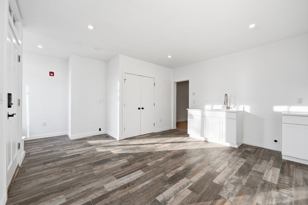 289 Central St, Lowell, MA Photo #17