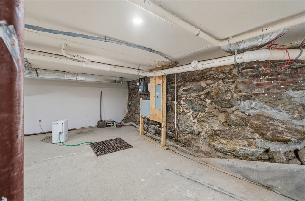 289 Central St, Lowell, MA Photo #28