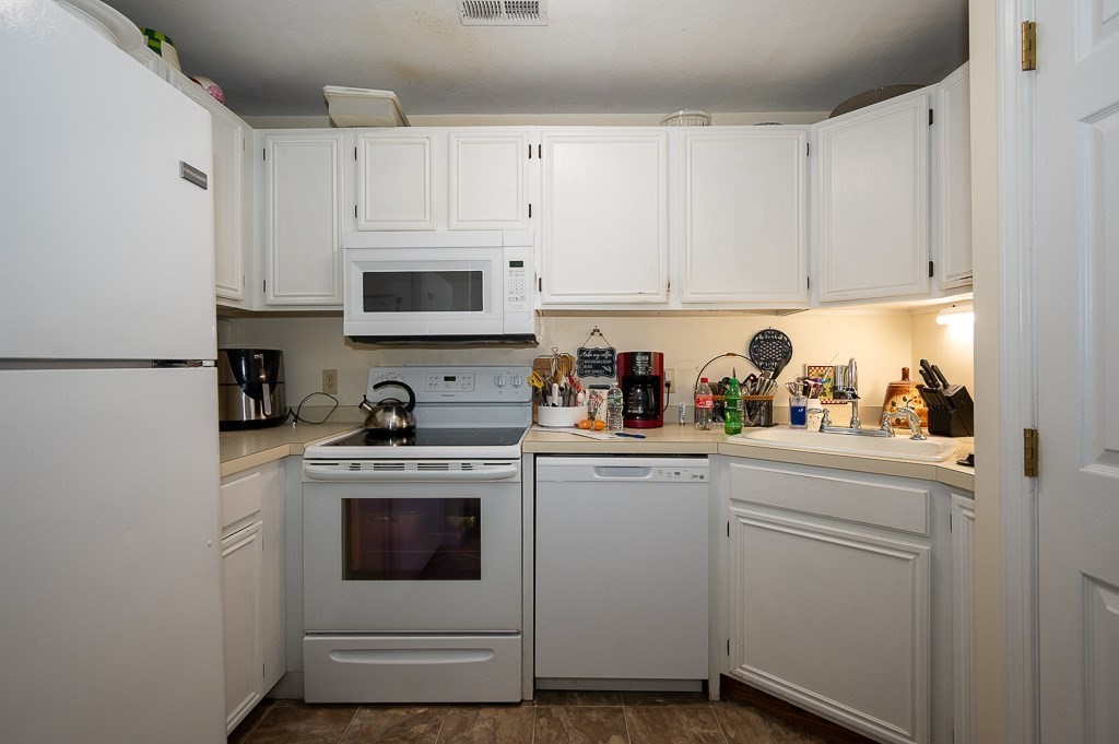 44 Maria Ave 104