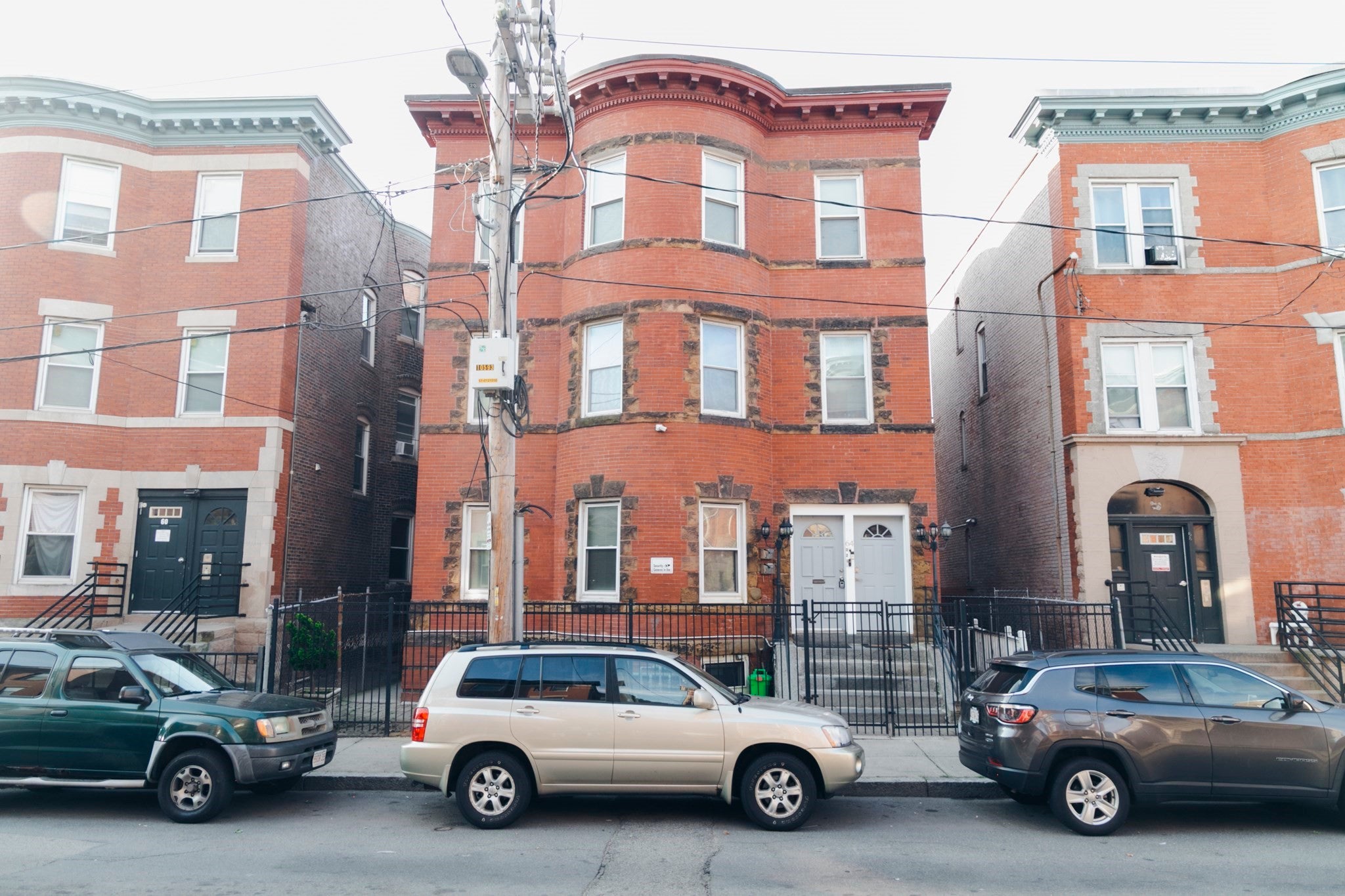 Click for 64 Charles St #1, Boston, MA slideshow