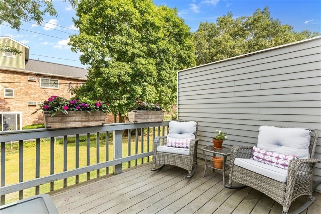 162 Oak St 9