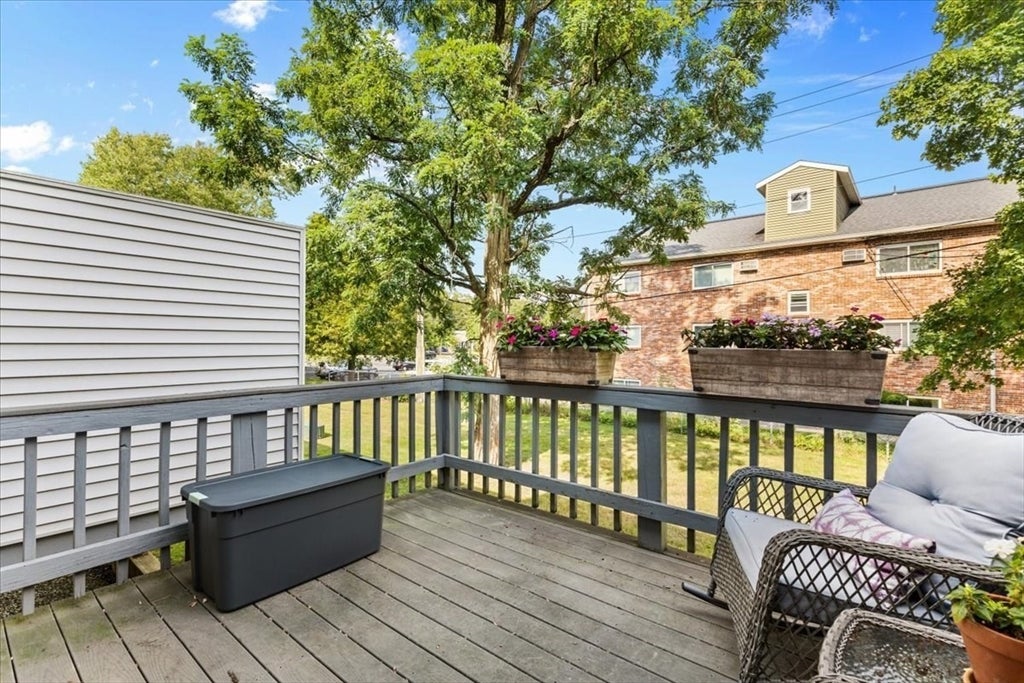 162 Oak St 9