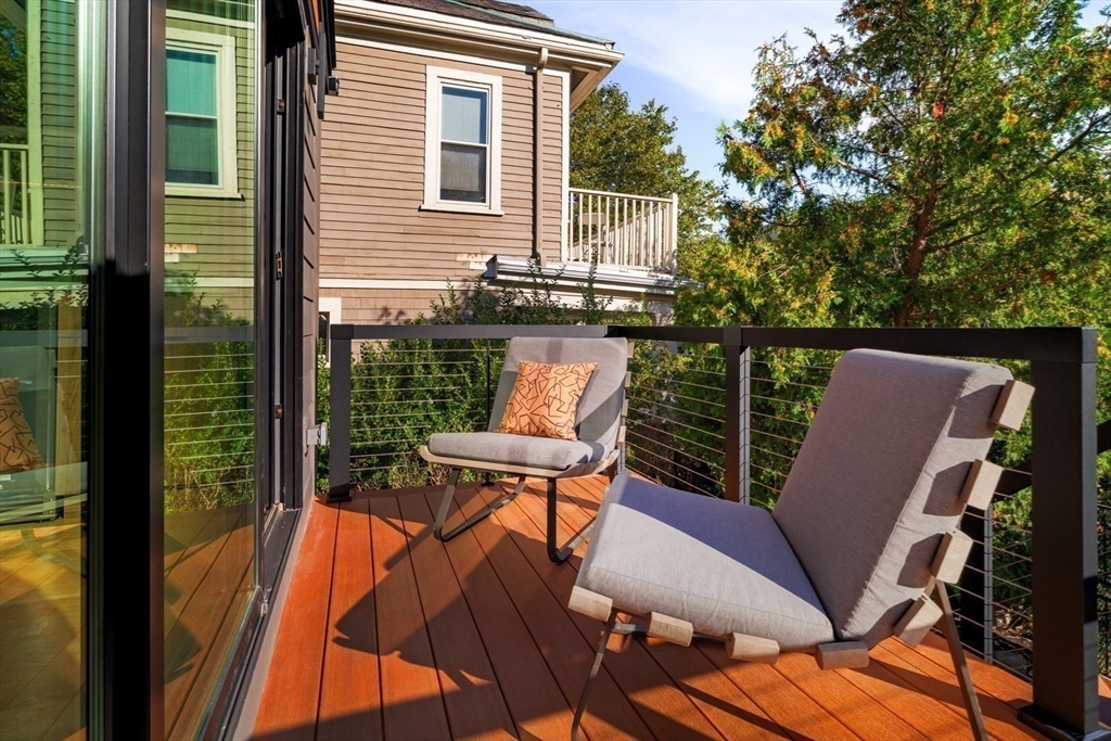 Somerville, Massachusetts 02144, United States, 4 Bedrooms Bedrooms, ,3 BathroomsBathrooms,Residential,Pending,201620