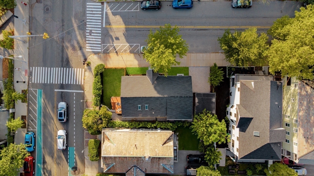 Somerville, Massachusetts 02144, United States, 4 Bedrooms Bedrooms, ,3 BathroomsBathrooms,Residential,Pending,201620