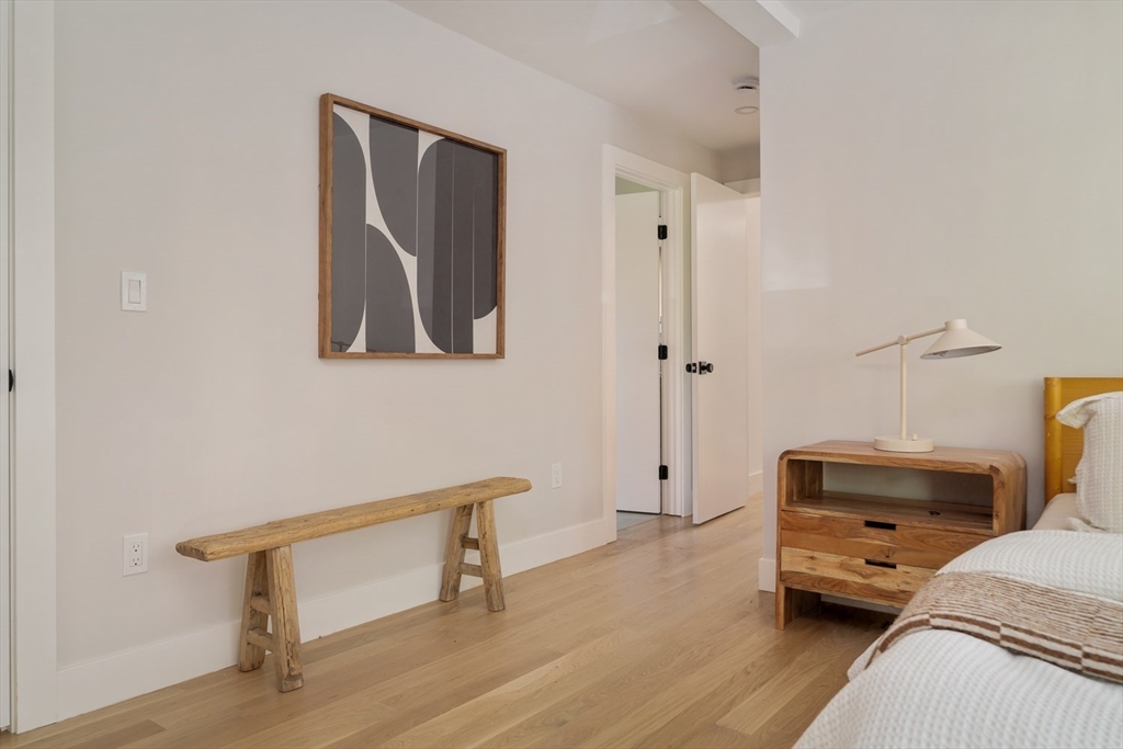 Somerville, Massachusetts 02144, United States, 4 Bedrooms Bedrooms, ,3 BathroomsBathrooms,Residential,Pending,201620