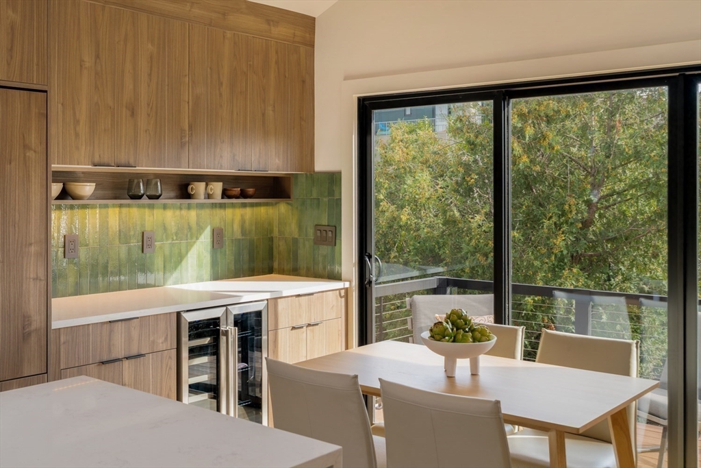 Somerville, Massachusetts 02144, United States, 4 Bedrooms Bedrooms, ,3 BathroomsBathrooms,Residential,Pending,201620