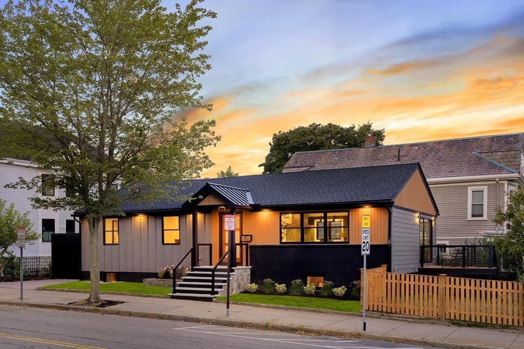 Somerville, Massachusetts 02144, United States, 4 Bedrooms Bedrooms, ,3 BathroomsBathrooms,Residential,Pending,201620