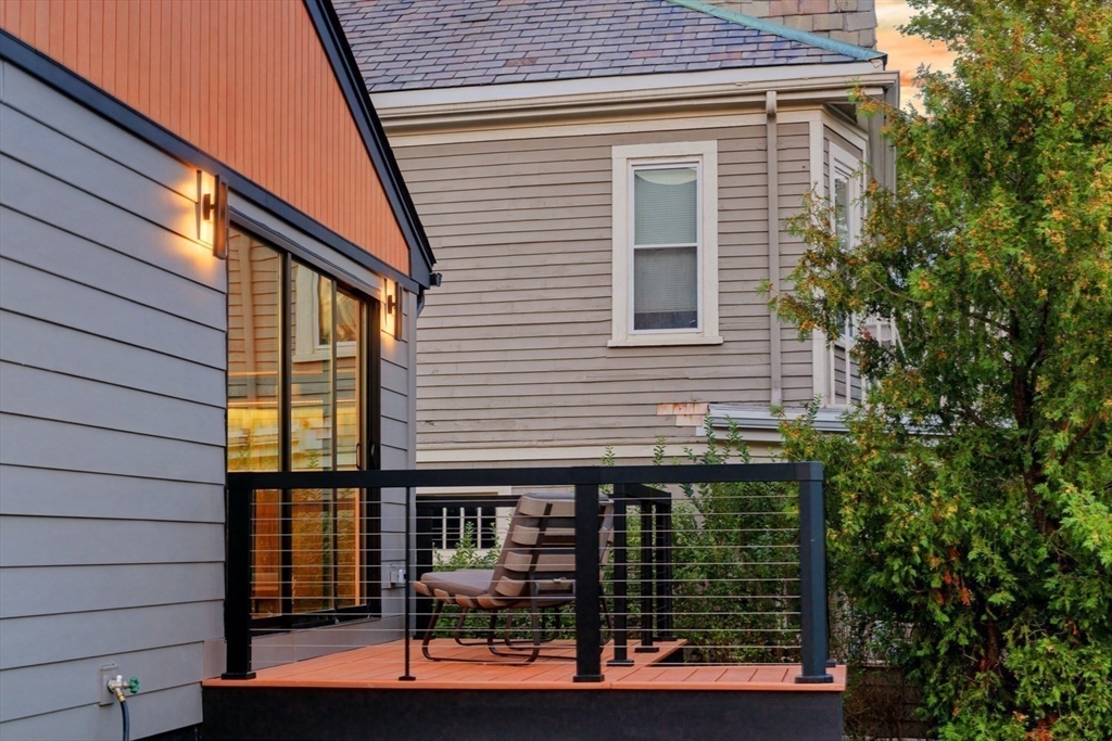 Somerville, Massachusetts 02144, United States, 4 Bedrooms Bedrooms, ,3 BathroomsBathrooms,Residential,Pending,201620