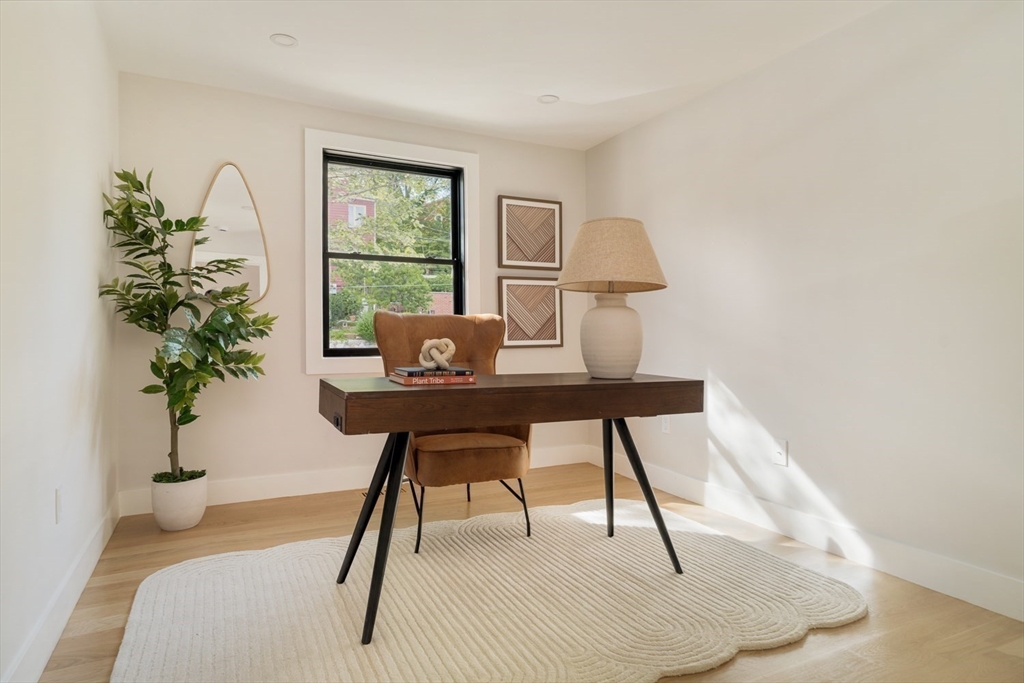 Somerville, Massachusetts 02144, United States, 4 Bedrooms Bedrooms, ,3 BathroomsBathrooms,Residential,Pending,201620