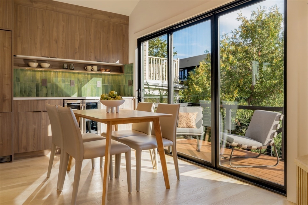 Somerville, Massachusetts 02144, United States, 4 Bedrooms Bedrooms, ,3 BathroomsBathrooms,Residential,Pending,201620