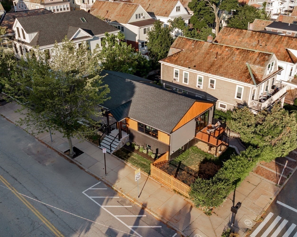 Somerville, Massachusetts 02144, United States, 4 Bedrooms Bedrooms, ,3 BathroomsBathrooms,Residential,Pending,201620